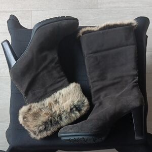 AQUATALIA Suede Ankle Boots with a Fur Cuff. Size 9-9.5